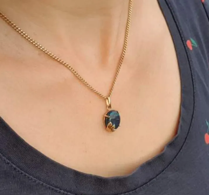 Pendentif-de-marianne-porte Adeline Grelaud artisane joaillère Rennes